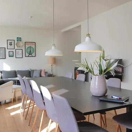 בית נופש Six-bedroom Holiday In